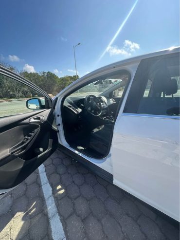 Voiture-occasionFord-Focus-EcoBoost-a-vendre-a-Kelibia