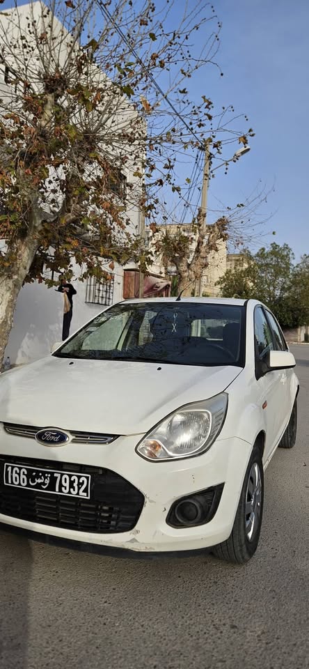 Voiture-pas-chere-en-Tunisie-Ford-Figo-bien-entretenue