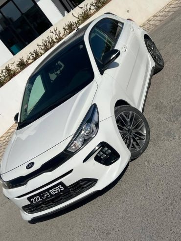 Voiture-sportive-Kia-Rio-occasion