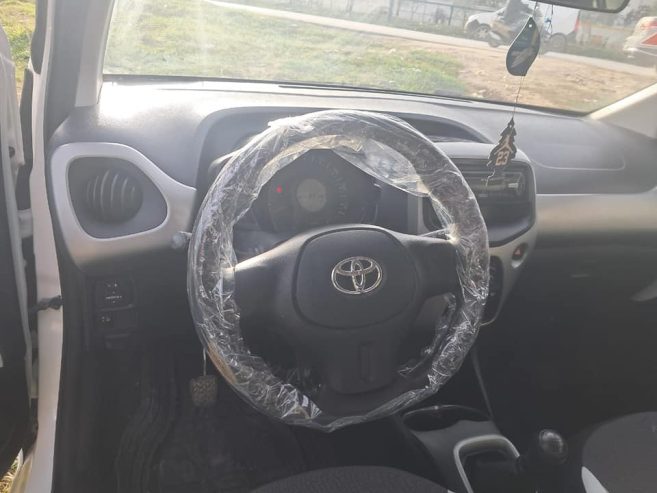 Volant-Toyota-Aygo-a-vendre-a-Tunis