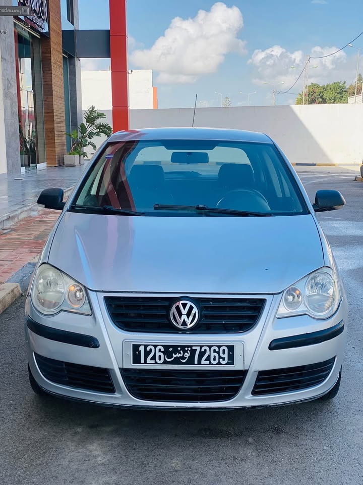 Volkswagen-Polo-6-avec-airbag-et-climatisation