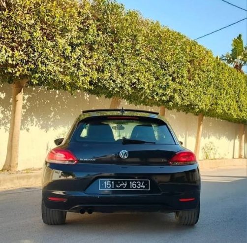 Vue-arriere-de-la-Volkswagen-Scirocco-design-sportif-et-dynamique