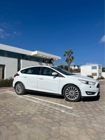Vue-exterieure-de-la-Ford-Focus-EcoBoost-avec-jantes-alliage