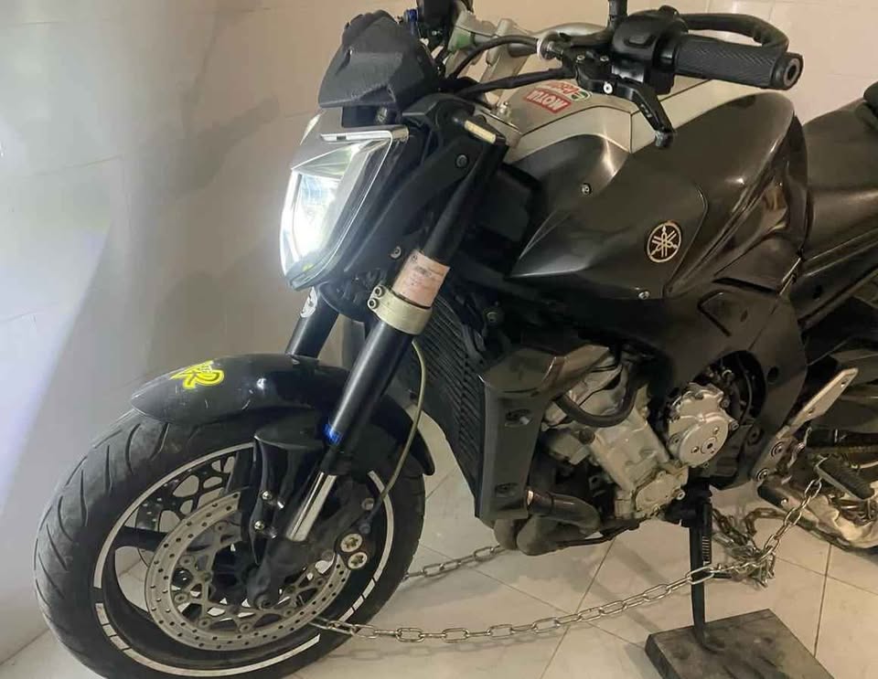 Yamaha-FZ1-1000cc-sportive-avec-carte-grise-tunisienne