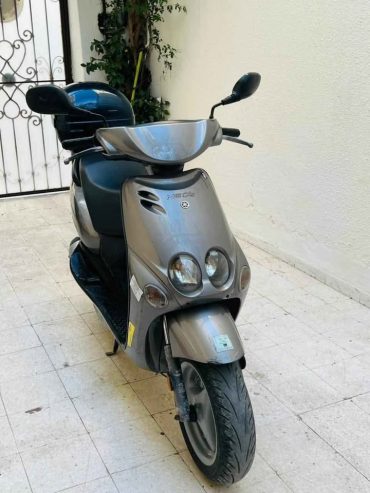 Yamaha-Ovetto-50cc-presque-neuf-avec-faible-consommation