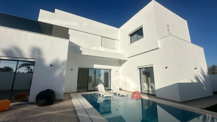 VILLA AVEC PISCINE À MEZRAYA DJERBA ZA – RÉF V620