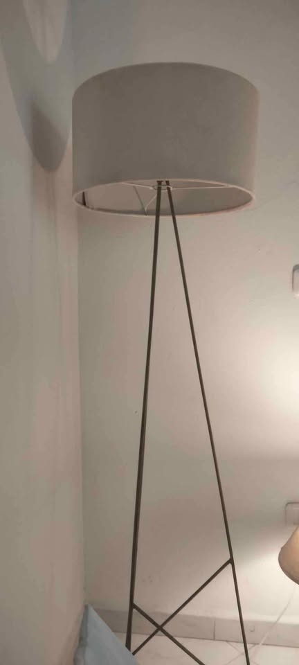 lampadaire-elegant-pour-salon-ou-chambre