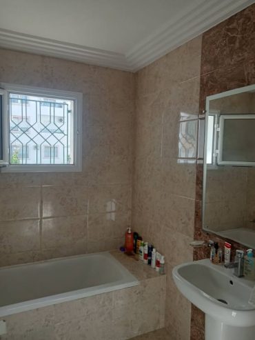 salle-de-bain-dans-appartement-S2-a-vendre-Soukra