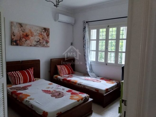 Location estivale: Une villa avec piscine