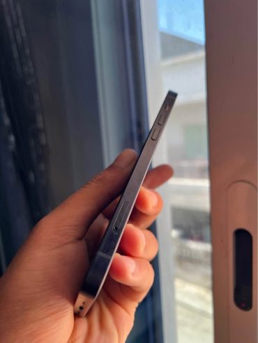 Acheter-iPhone-12-pas-cher-a-Tunis-avec-accessoires