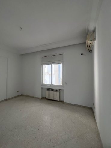 Appartement-haut-standing-avec-chauffage-central-a-vendre-a-Tunis
