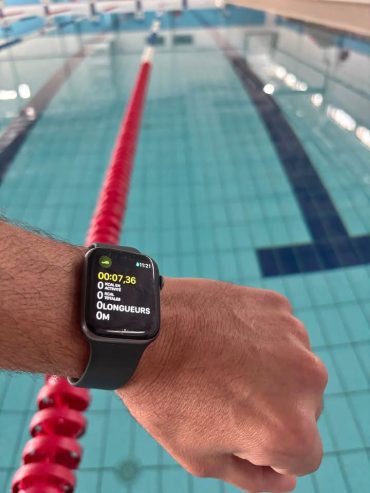 Apple-Watch-Series-6-en-vente-a-Boumhal-–-Etat-bon-waterproof-avec-chargeur