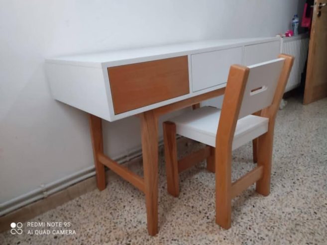 Bureau-et-chaise-assortie-en-vente-a-Cite-El-Ghazella