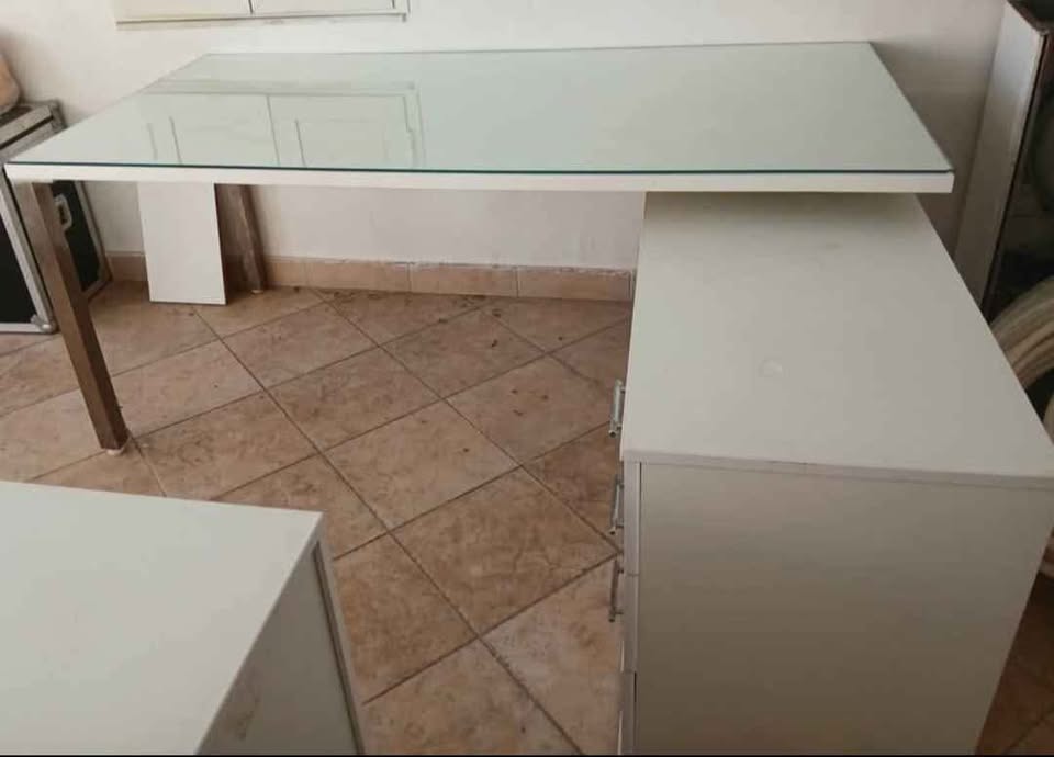 Bureau-professionnel-Meublentub-en-bois-clair-et-metal-disponible-a-Tunis