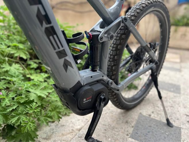 Cadre-en-aluminium-du-Trek-Powerfly-LT7-avec-batterie-integree-Bosch