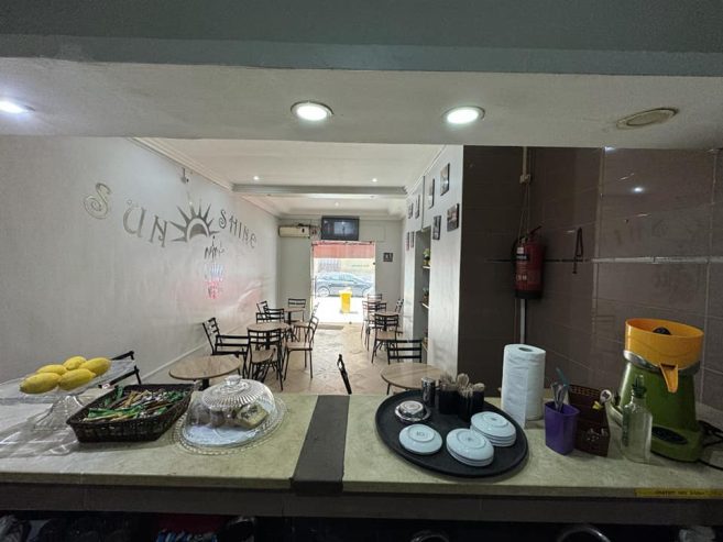 Cafeteria-avec-clientele-fidelisee-et-ambiance-conviviale