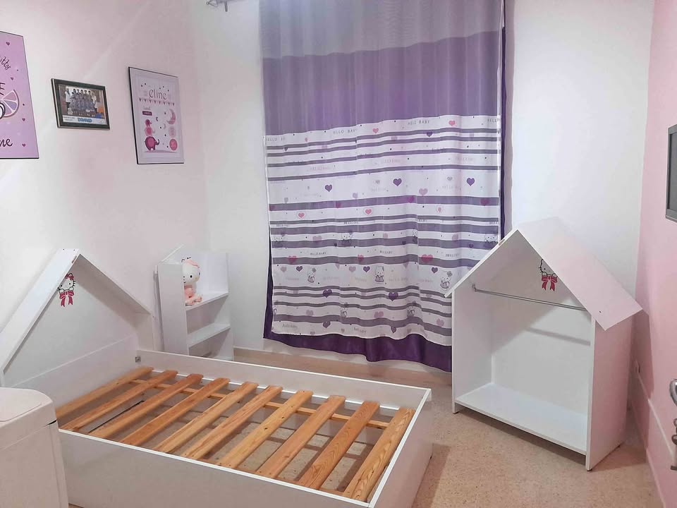 Chambre-complete-pour-fille-en-excellent-etat-a-vendre-a-Carthage