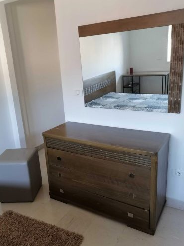 Coiffeuse-Chambre-a-coucher-complete-en-bois-a-vendre-a-La-Soukra