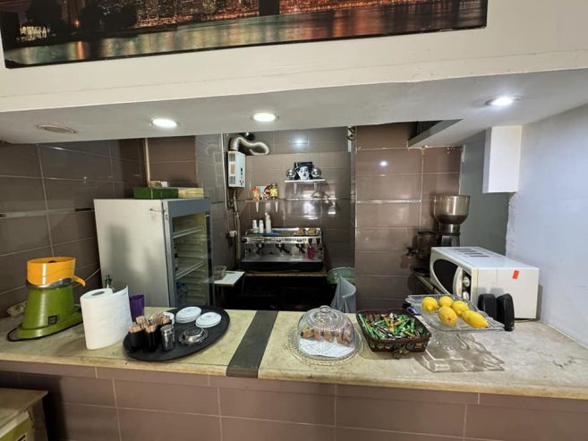 Comptoir-et-equipements-de-la-cafeteria-a-vendre-a-Tunis