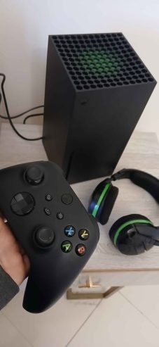 Console-Xbox-Series-X-importee-dItalie-a-vendre-Dar-Chaabene-El-Fehri