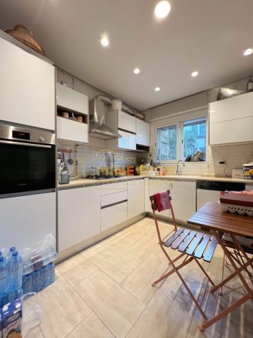 Cuisine-dans-appartement-dans-Cite-Olympique-Tunis
