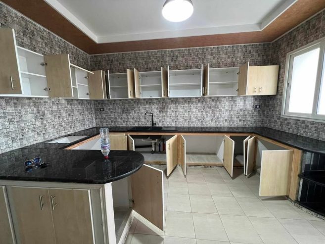Cuisine-equipee-dans-une-maison-a-vendre-a-Zaghouan