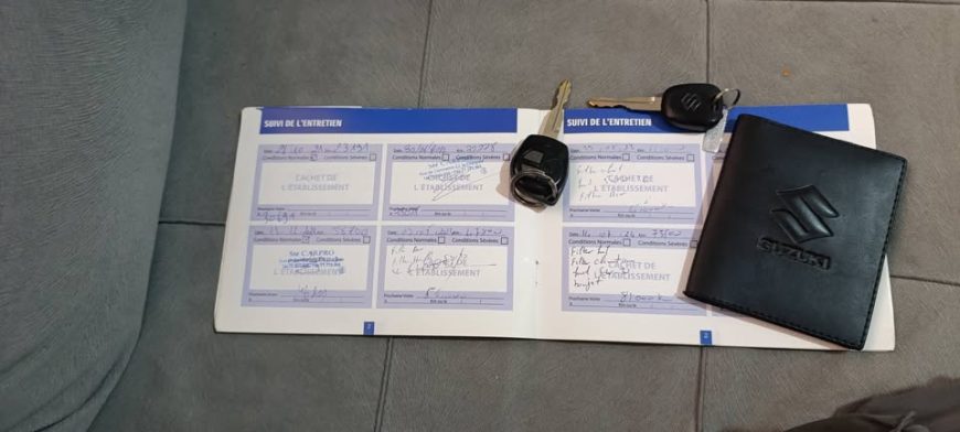 Double-cle-Suzuki-Celerio-et-carnet-dentretien