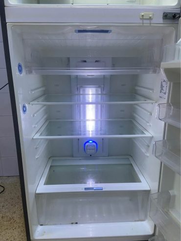 Espace-rangement-Refrigerateur-economique-LG-Silver-disponible-a-Borj-Touil