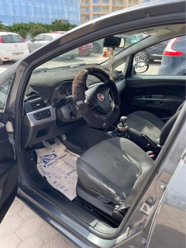 Fiat-Grande-Punto-2016-affichant-222000-km-au-compteur
