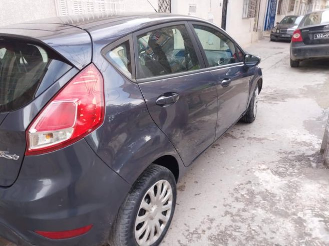 Ford-Fiesta-2014-165660-km-avec-climatiseur-ABS-et-Bluetooth