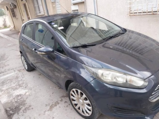 Ford-Fiesta-5-CV-essence-2014-disponible-en-Tunisie