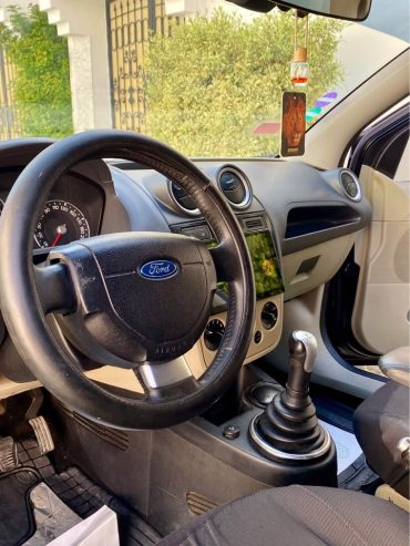Ford-Fiesta-Ghia-2007-a-vendre-avec-phares-LED-et-climatisation-1