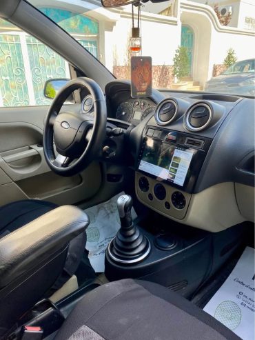 Ford-Fiesta-Ghia-avec-ecran-Android-et-antibrouillards-1