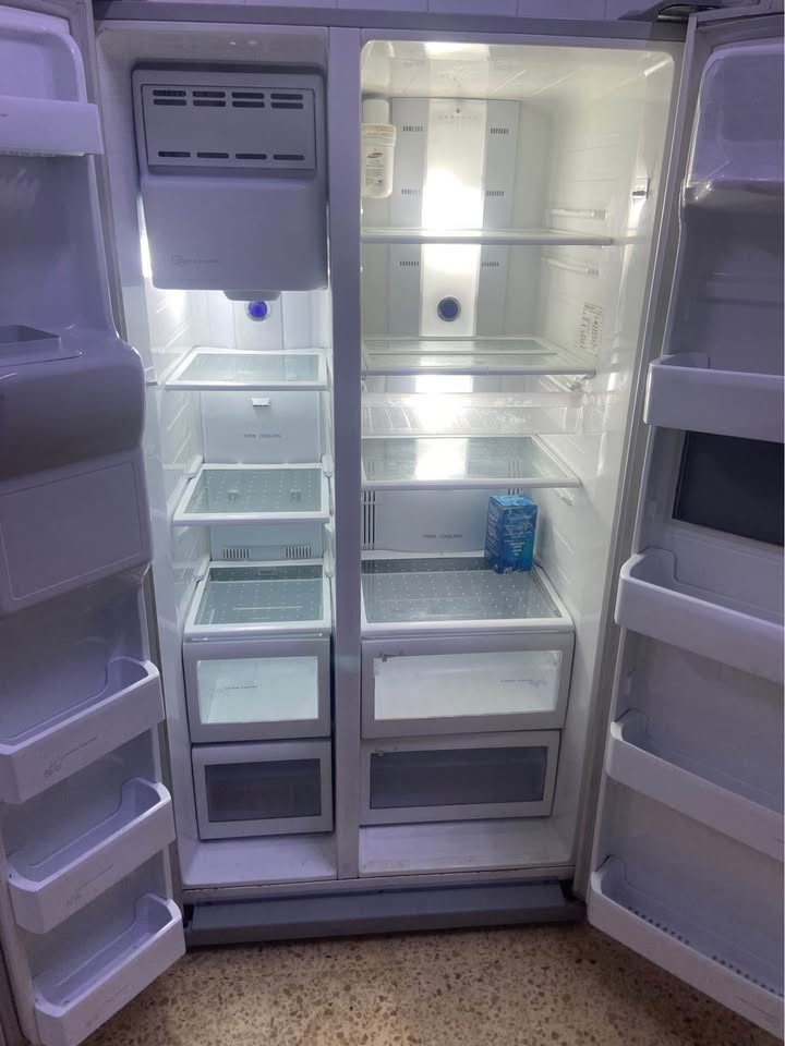 Frigo-Samsung-effet-miroir-silver-en-tres-bon-etat-Borj-Touil