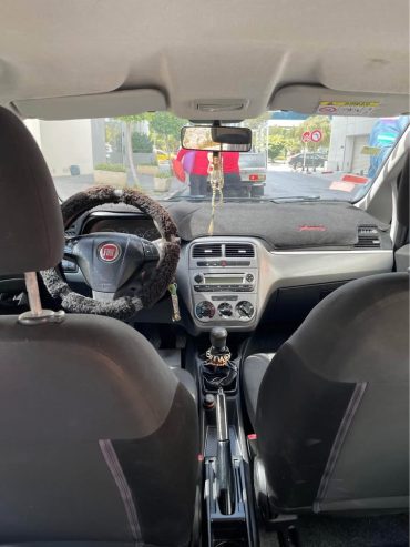 Interieur-Fiat-Grande-Punto-avec-tableau-de-bord