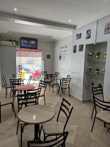 Interieur-amenage-et-equipe-de-la-cafeteria-SUN-SHINE
