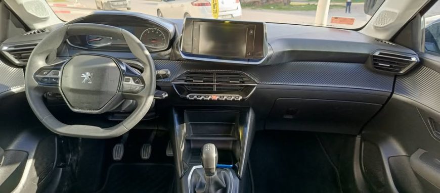 Interieur-toutes-options-Peugeot-208-occasion-Msaken-2022-ecran-tactile