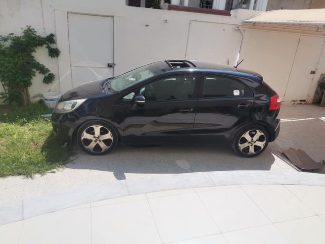 Kia-Rio-2014-avec-toit-ouvrant-panoramique-Tunisie
