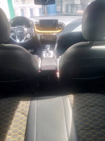 Kia-XCeed-a-vendre-en-Tunisie-–-Occasion-tres-bien-entretenue