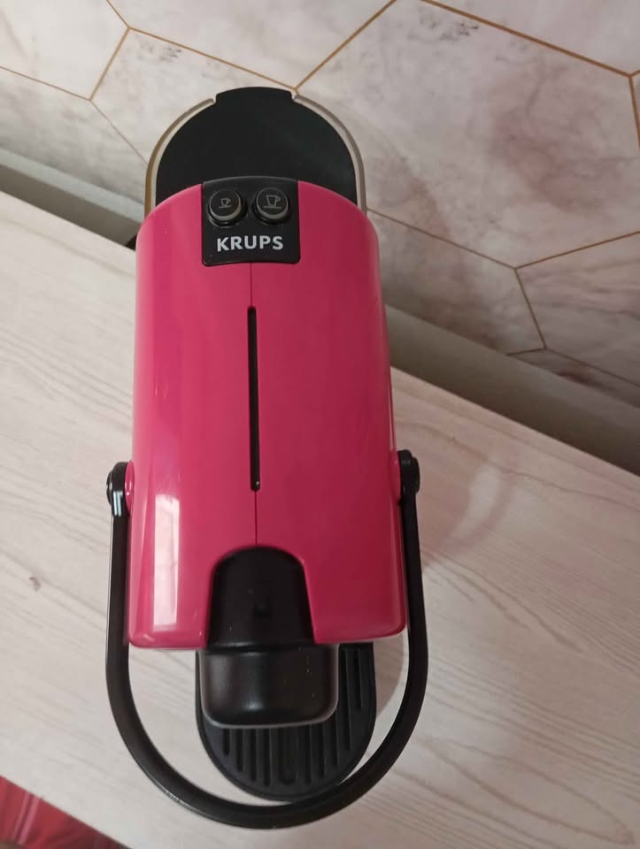 Machine-a-cafe-compacte-Krups-Inissia-–-design-moderne-et-pratique