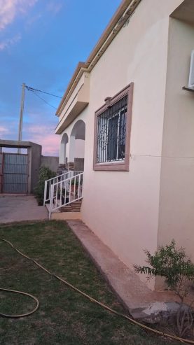 Maison-avec-abri-voiture-a-Hammamet-Sud-a-vendre