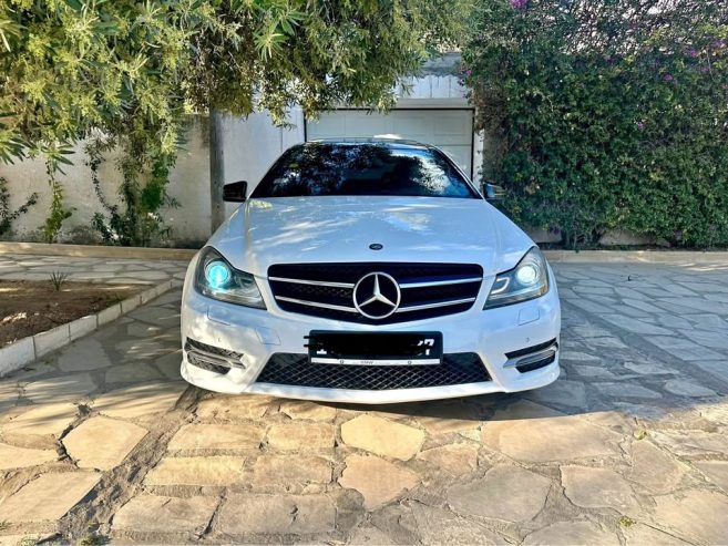 Mercedes-C-180-Coupe-Kit-AMG-blanche-a-vendre-en-Tunisie