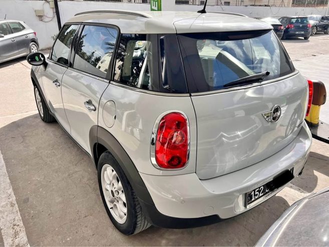 Mini-Countryman-6-CV-essence-1.4L-a-vendre-a-La-Marsa-detecteur-de-recul-et-Climatronic