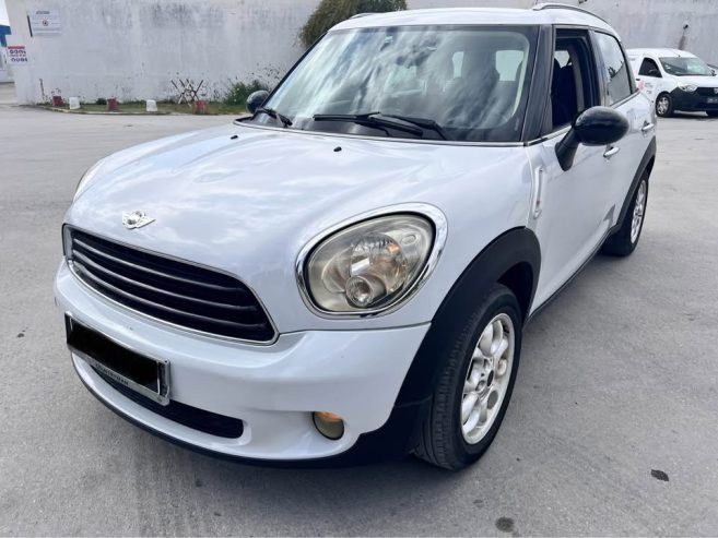 Mini-Countryman-6-CV-essence-voiture-compacte-avec-Climatronic-a-vendre-a-La-Marsa