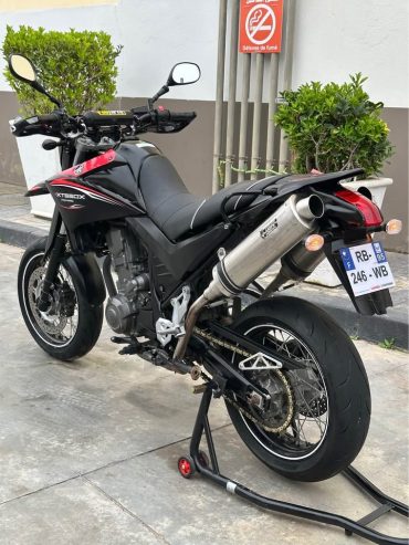 Moto-sportive-Yamaha-TMAX-500-serie-22-disponible-Ariana-Tunisie