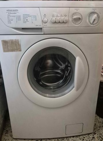 Petite-machine-a-laver-pour-appartement-ou-couple-–-modele-Arthur-Martin-disponible-a-Ariana
