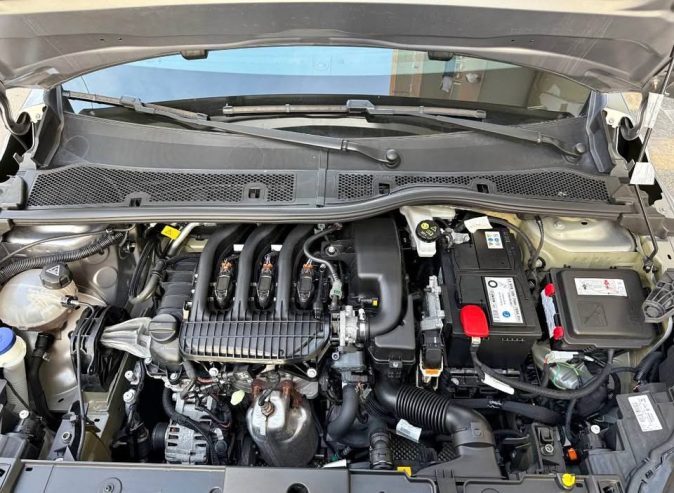 Peugeot-208-moteur-essence-5-chevaux-2022-a-vendre-Msaken