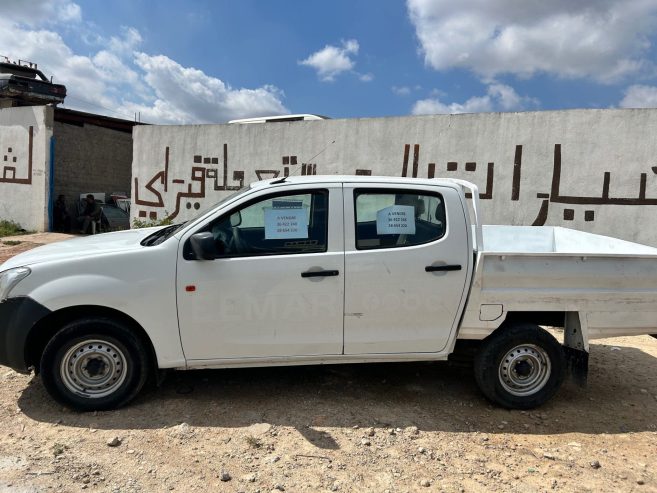Pick-up-Isuzu-occasion-en-bon-etat-a-Sahline