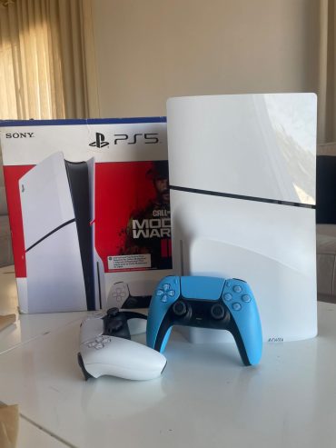 PlayStation-5-Slim-avec-2-manettes-a-vendre-en-Tunisie