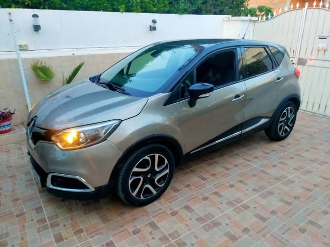 Renault-Captur-avec-climatisation-et-radar-de-recul